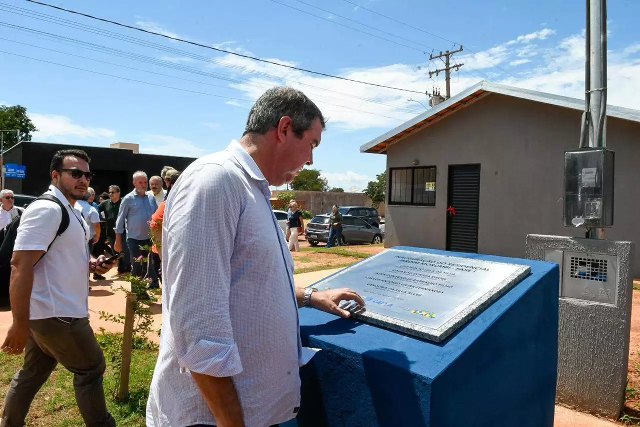 Governador entrega novas moradias e dá início a obra na MS-324 em Água Clara