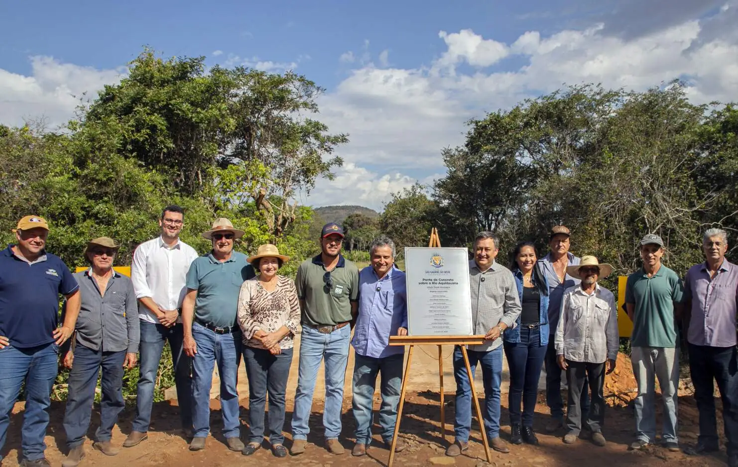 Prefeito Leocir Montanha inaugura nova ponte sobre o Rio Aquidauana e restabelece acesso à zona rural